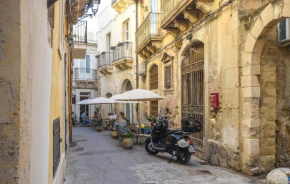 Amazing Home In Siracusa With Wifi